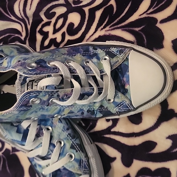 🌼🌺🌸basically new. Chucks❤️❤️ both EACH■■■■■ for sale SEPARATE 🛍🛍 - Picture 8 of 12